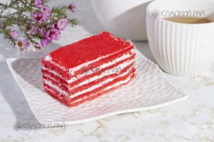 Пирожное бисквитное Алый бархат