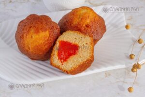 Кекс нежный с начинкой со вкусом абрикоса