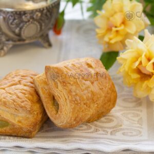 «Слойка» с начинкой (со вкусом абрикоса)